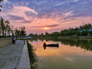 湖畔黄昏