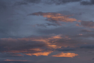 黄昏时分绚烂的天空云彩