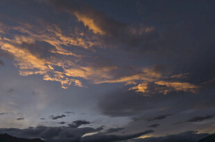 黄昏时分绚烂天空美景