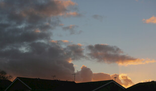 日落时分的绚烂天空