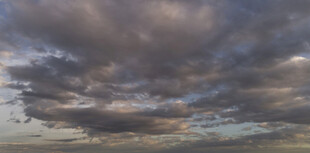 黄昏时分的壮丽云层