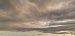 天空中厚重的云层景观