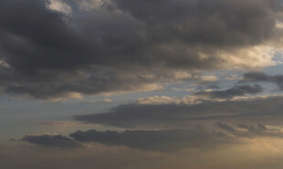 黄昏时分的云海景观