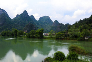 秀丽山水风光图