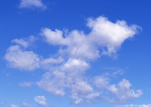 蓝天飘白云