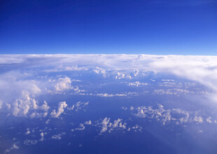 高空俯瞰云海美景