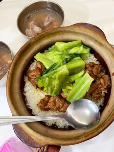 美味煲仔饭    青菜与肉搭配