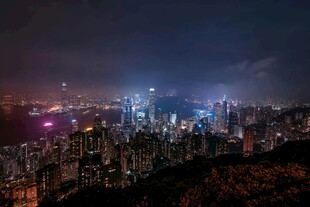 城市璀璨夜景俯瞰图