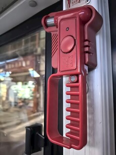 红色车窗安全破窗器