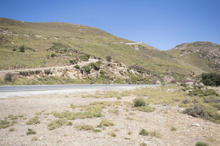 山间蜿蜒公路风景