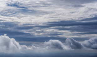 天空中壮观的云层景象