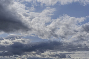 天空中厚重云层景观