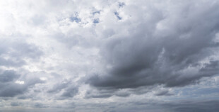 乌云密布的天空景象