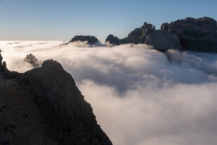 高山云海壮丽景观