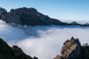 高山云海壮丽景观