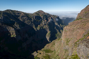 壮丽山景俯瞰图