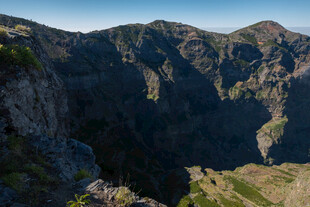 壮丽山景俯瞰图