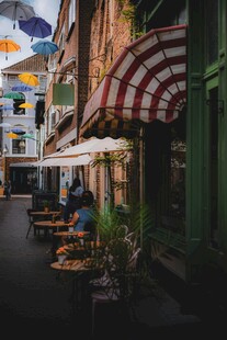 欧式小巷中的惬意户外空间