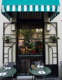 清新街边咖啡馆户外景致