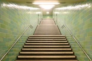 地下通道的阶梯