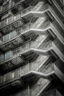 黑白建筑的独特楼梯结构