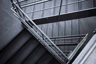 现代工业风金属楼梯