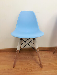 蓝色简约塑料椅