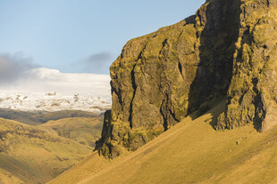 壮丽山景 远方云海覆雪山