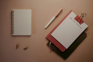 简约文具组合展示