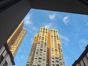仰视城市高楼大厦景观