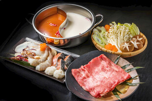 丰盛日式火锅食材拼盘