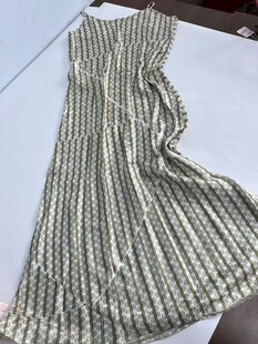 条纹长款连衣裙展示