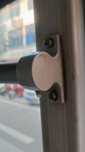 窗户限位器特写