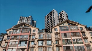 城市中错落的居民楼