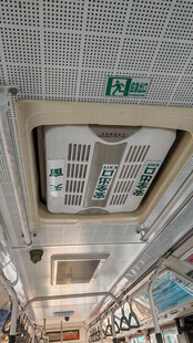 超市内的吊顶空调设备