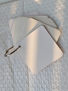 空白卡片与金属环组合