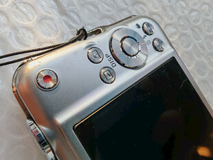 银色相机细节特写