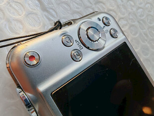 银色相机细节特写