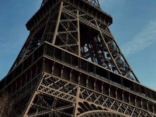 埃菲尔铁塔局部特写