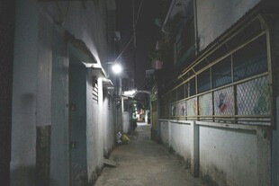 昏暗小巷夜景