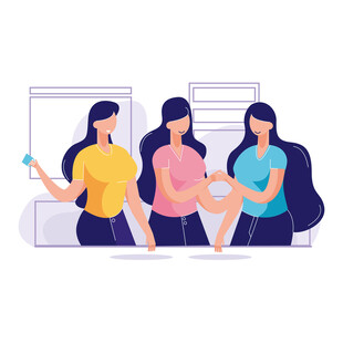 三位女性的轻松互动场景