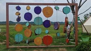 彩色圆木装饰户外景观