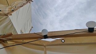 户外遮阳棚上的照明灯具