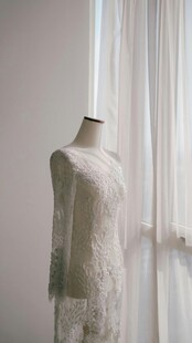 优雅白色流苏披肩展示