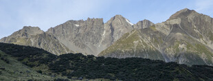 壮丽巍峨的高山景观