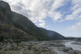 山间河谷风光