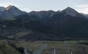 山间公路 壮丽自然风光