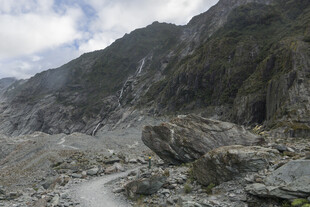 山间碎石路 壮丽山景