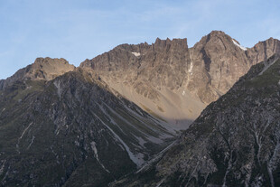 壮丽巍峨的高山景观