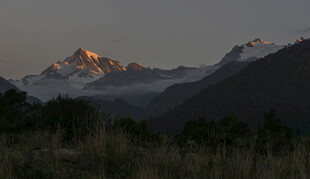 夕阳下的壮丽山景